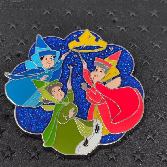 2025 Disney Parks Sleeping Beauty Fairies Flora Fauna Merrywesther Crown Pin - Picture 1 of 2